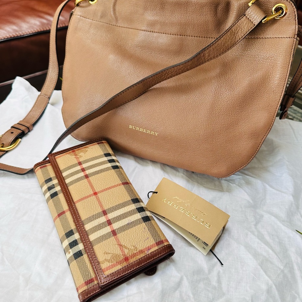 Burberry cross body bag and wallet set - Picture 6 of 7